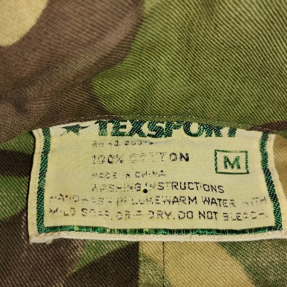 TWO CAMOUFLAGE HUNTERS' JUMPSUITS - Picture 6 of 14